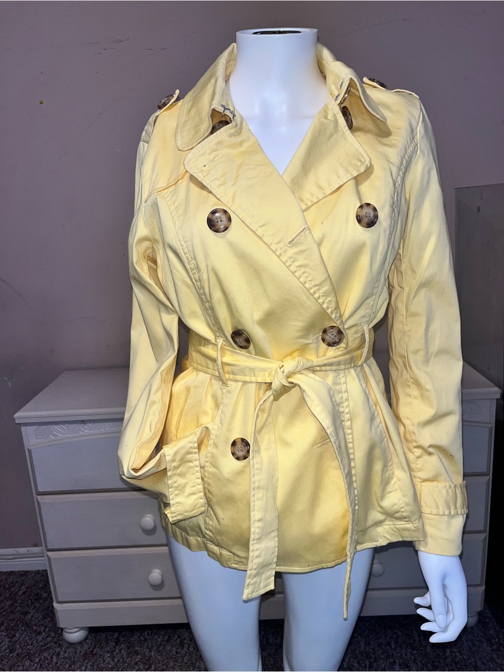 Amisu Pale Yellow Double-Breasted Trench Coat with Belt